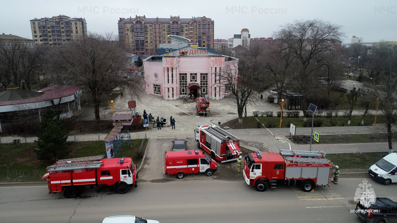 Огнеборцы провели пожарно-тактические учения в элистинском культурном центре "Родина"