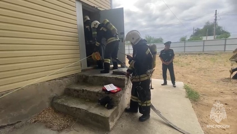 В Лаганской коррекционной школе-интернате провели пожарно-тактические учения