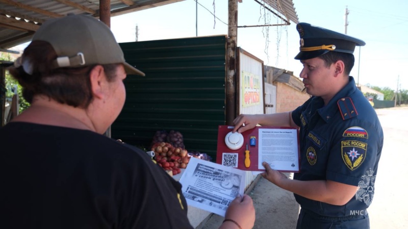 Сотрудники МЧС Калмыкии продолжают профилактические рейды в частном жилом секторе