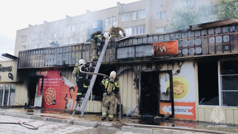 В элистинском кафе произошел пожар.