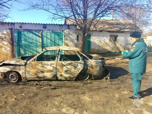 В Приютном сгорел автомобиль