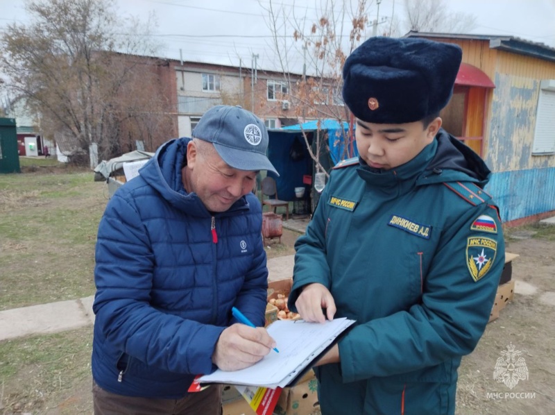 В Троицком состоялся профилактический рейд по проверке требований пожарной безопасности в частном секторе