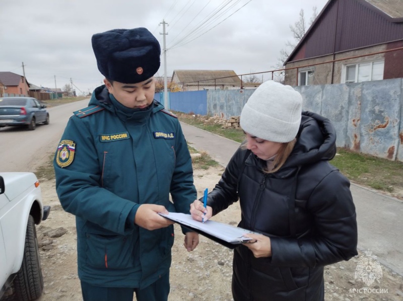 В Троицком состоялся профилактический рейд по проверке требований пожарной безопасности в частном секторе